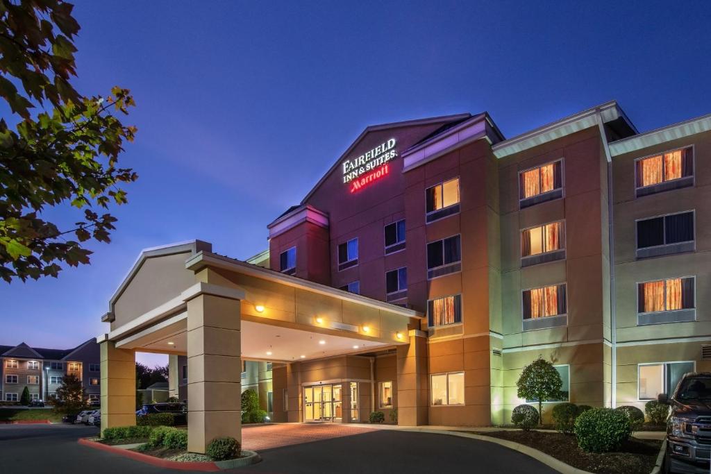 Fairfield Inn and Suites by Marriott Harrisonburg Main image 1